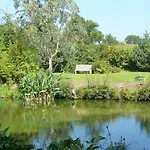 Bed & Breakfast Manoir De Savigny 3*