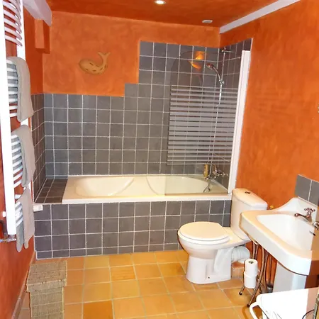 Bed & Breakfast Manoir De Savigny 2*