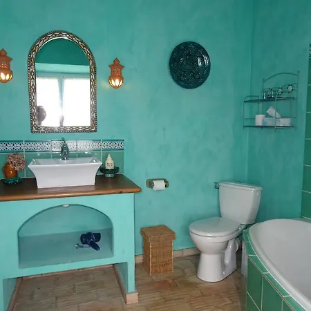 Bed & Breakfast Manoir De Savigny 2*