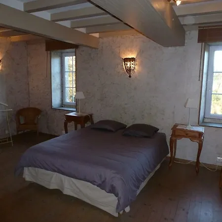 Bed & Breakfast Manoir De Savigny 3*