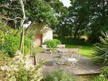 Bed & Breakfast Manoir De Savigny 2*